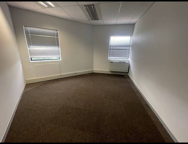 1,053M² OFFICE TO LET IN PARKTOWN
